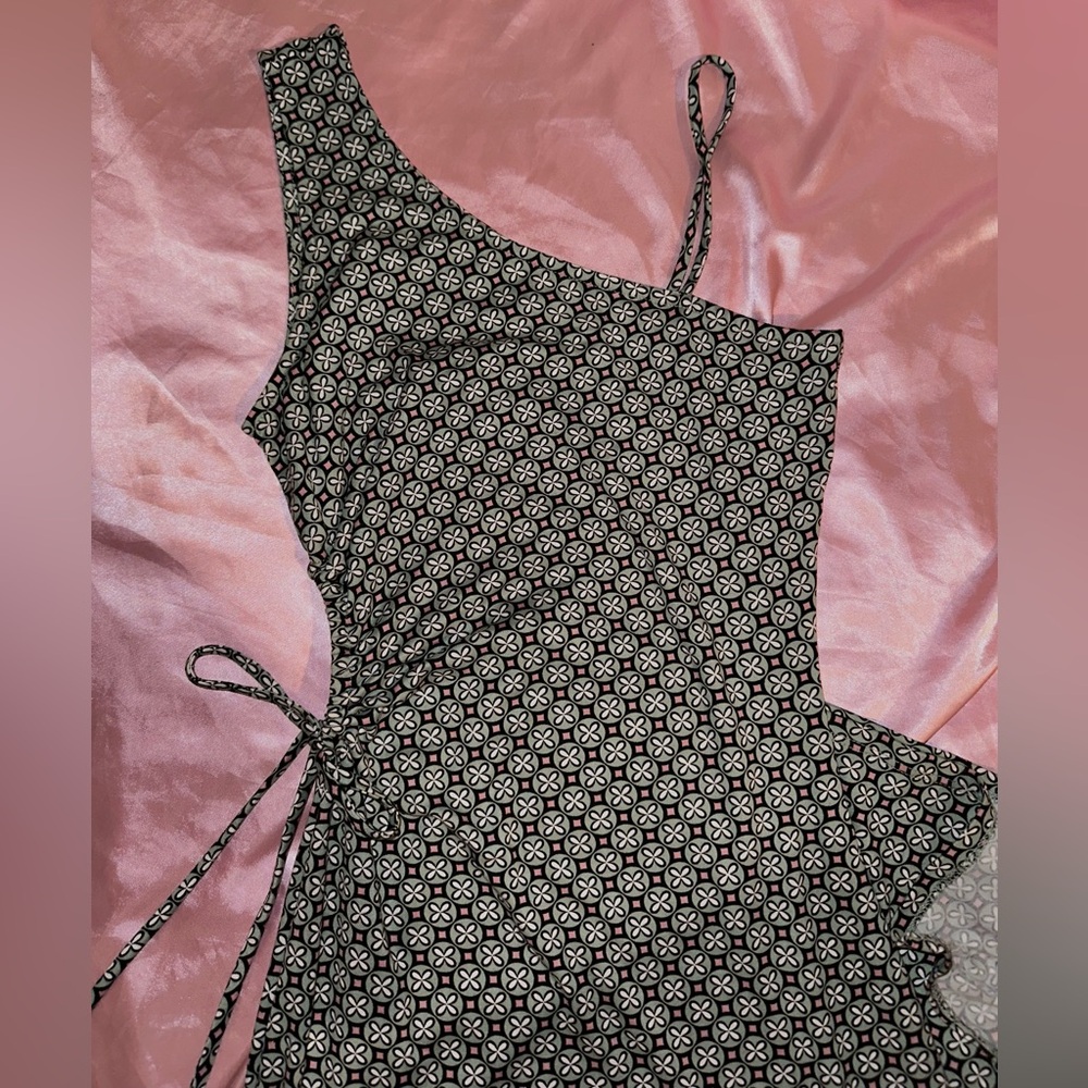 Green body con dress